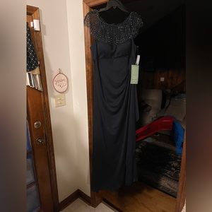NWT Navy Blue formal dress! Only worn for try on!